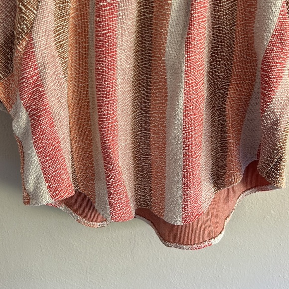 Cute and comfy top. Worn once and washed once. Great condition - Picture 4 of 5